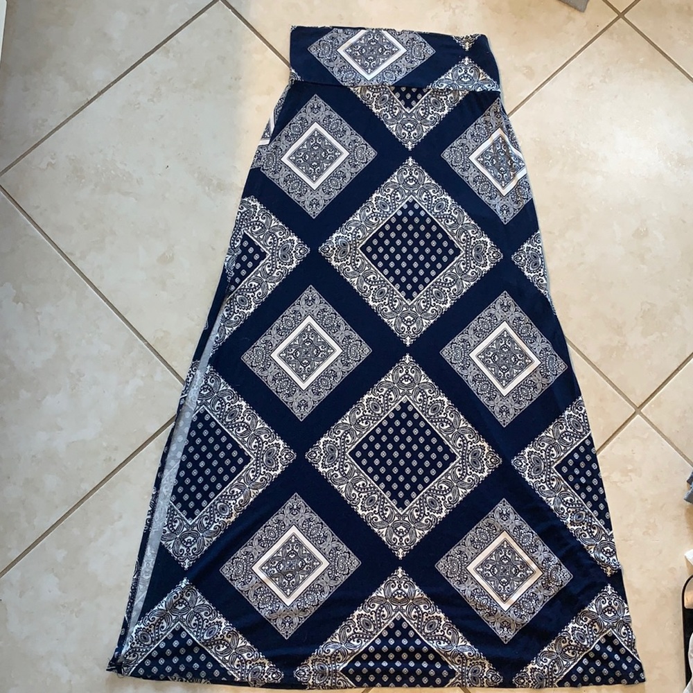 Maxi skirt, side slits